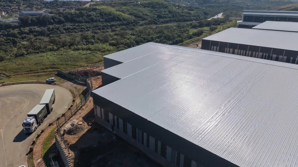 Wide-span Roofco steel roof on the Brickworx industrial site